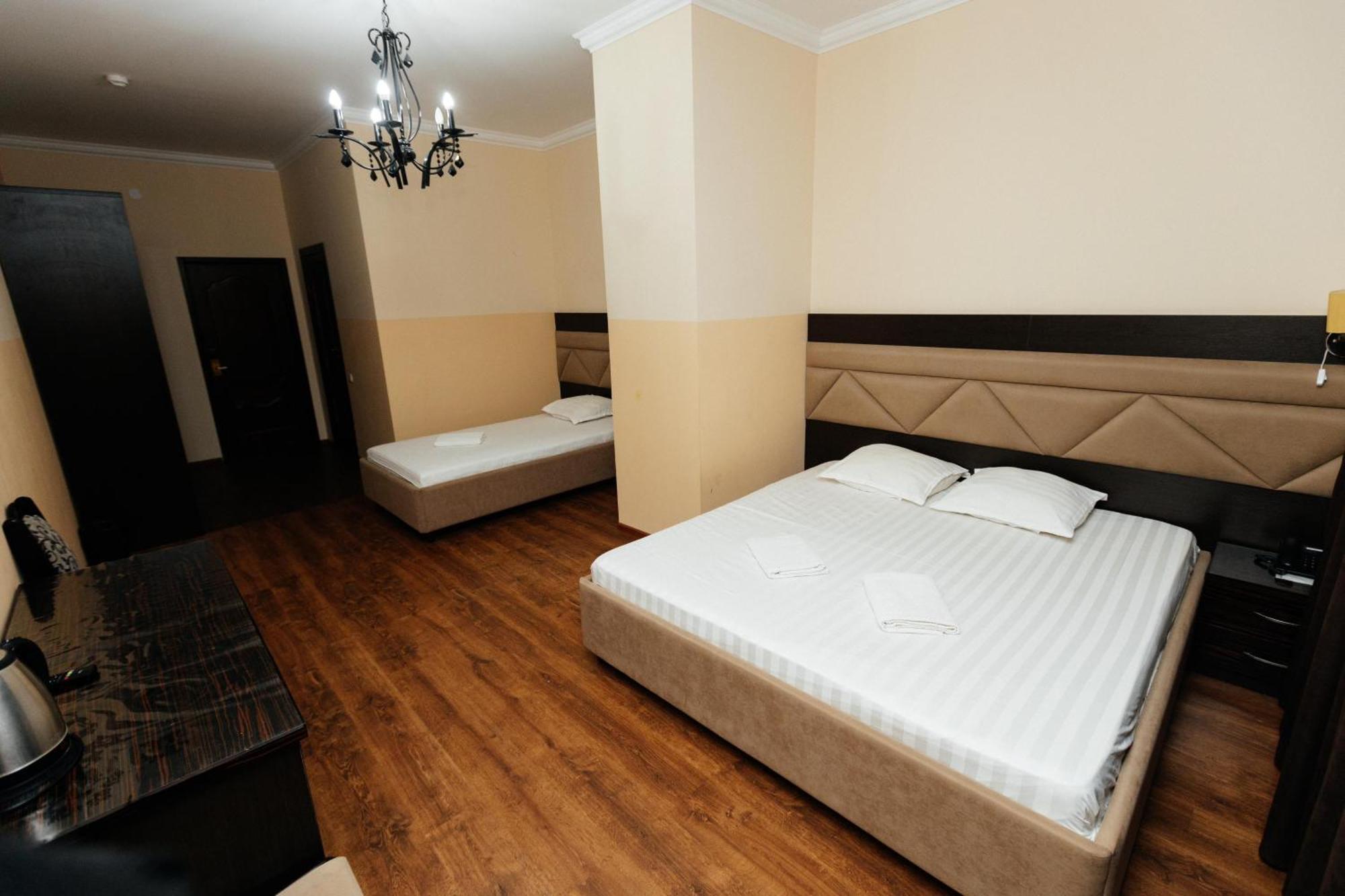 Hotel Alcazar Atyraū Zewnętrze zdjęcie