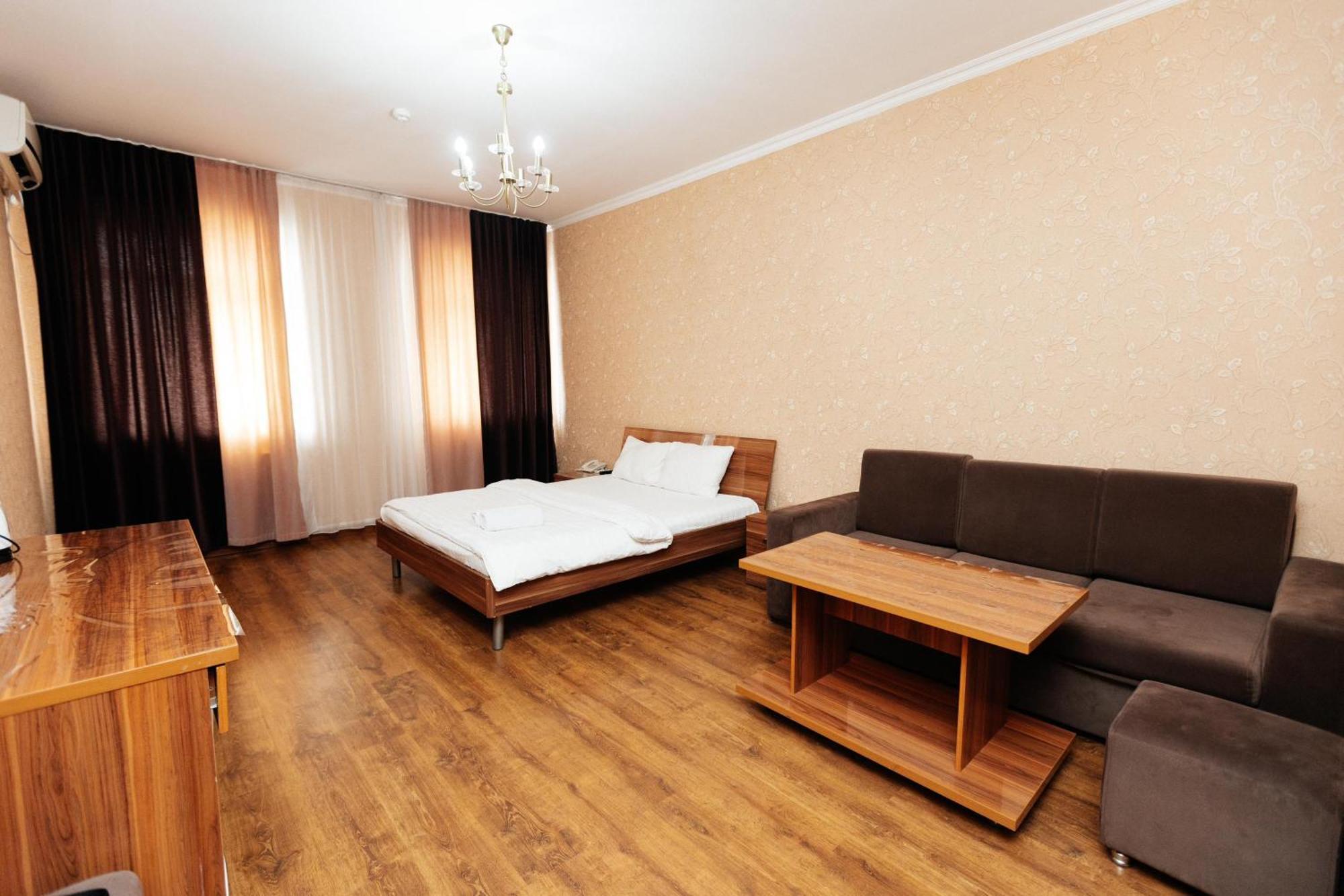 Hotel Alcazar Atyraū Zewnętrze zdjęcie