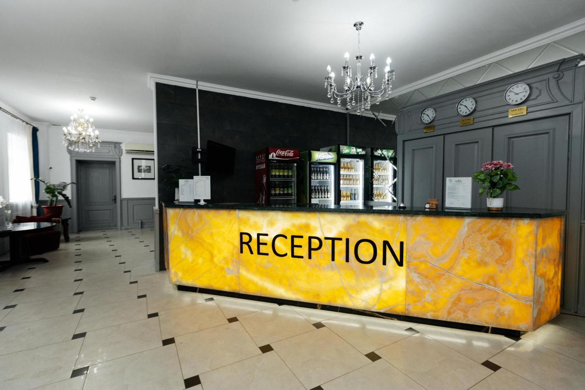 Hotel Alcazar Atyraū Zewnętrze zdjęcie